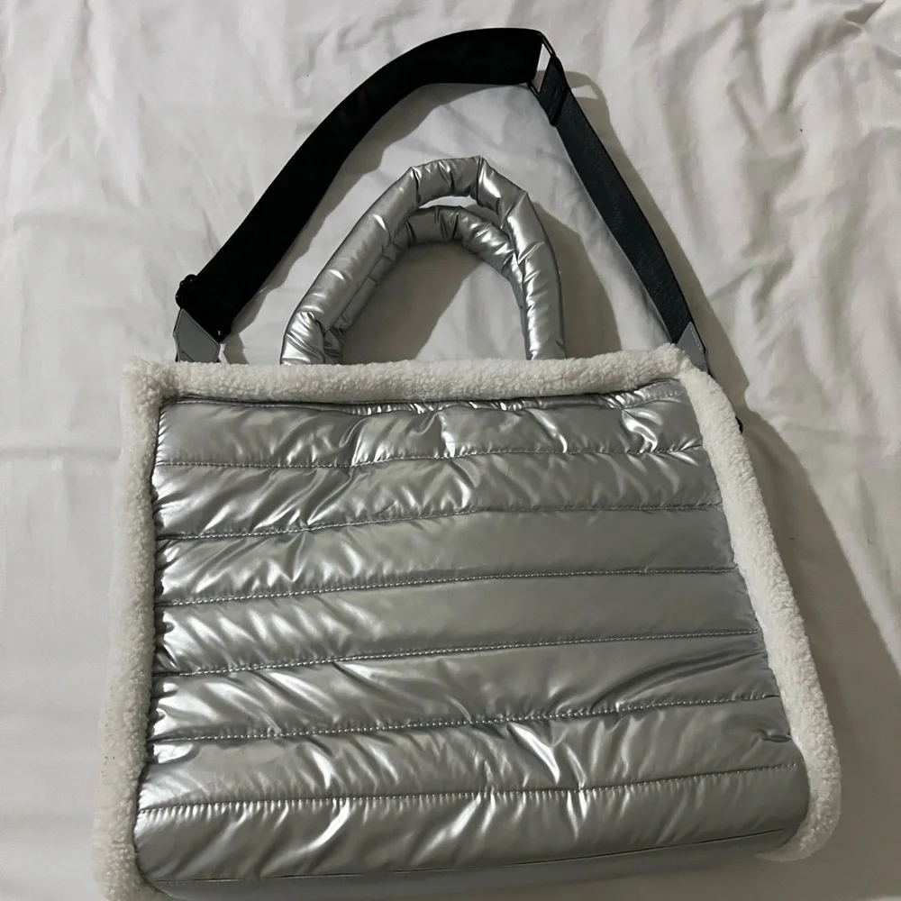 Women's White Faux Fur Trim Metallic Silver Quilted Tote - Picture 3 of 8